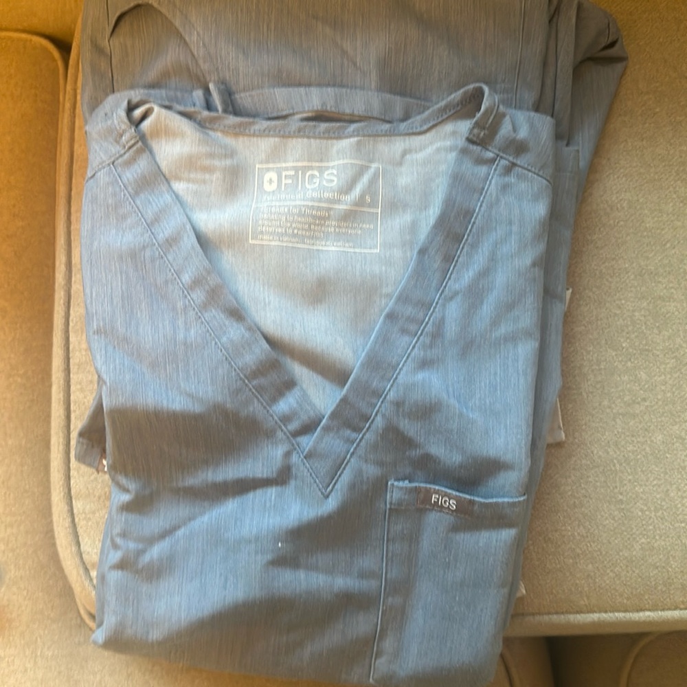 Figs technical collection. Small top petite small joggers.